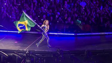 La cantante colombiana Shakira actuó durante un concierto gratuito en la playa de Copacabana en Río de Janeiro, Brasil, el 2 de mayo de 2026.