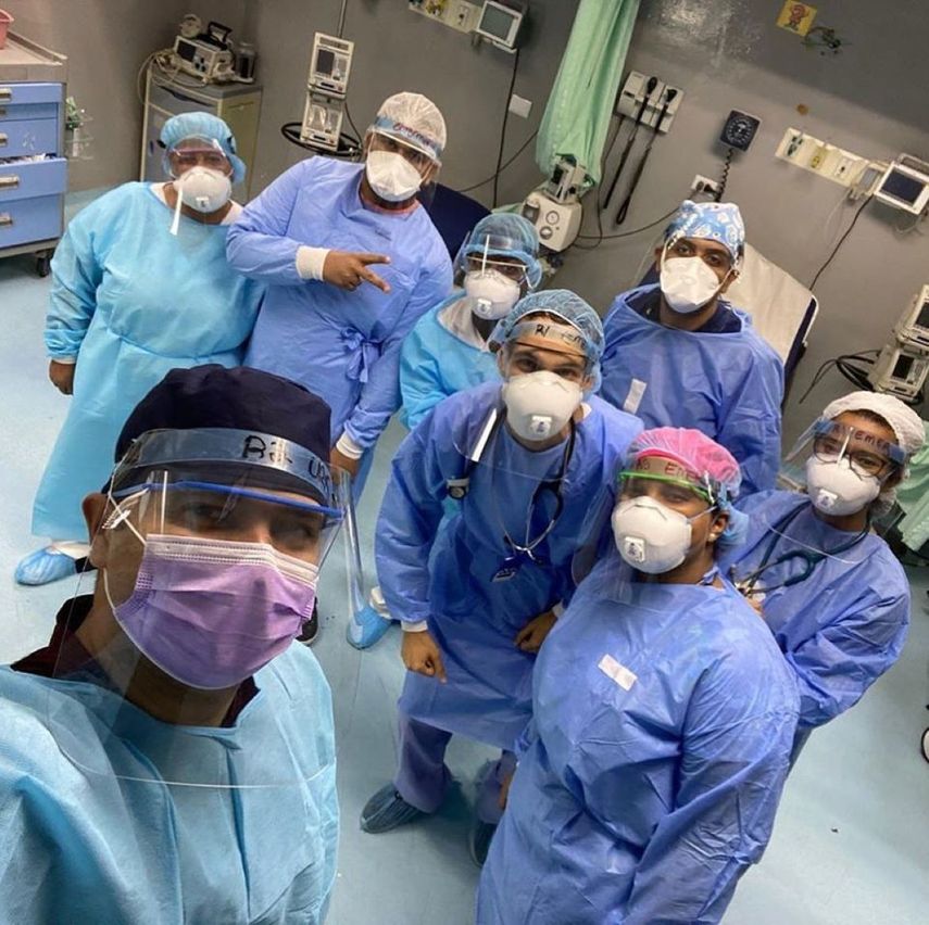 M&eacute;dicos del Hospital Robert Read Cabral en la ciudad capital y que presta asistencia de salud para infantes.