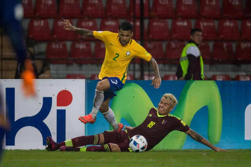 Alves fue referente de Brasil en el partido contra la Vinotinto