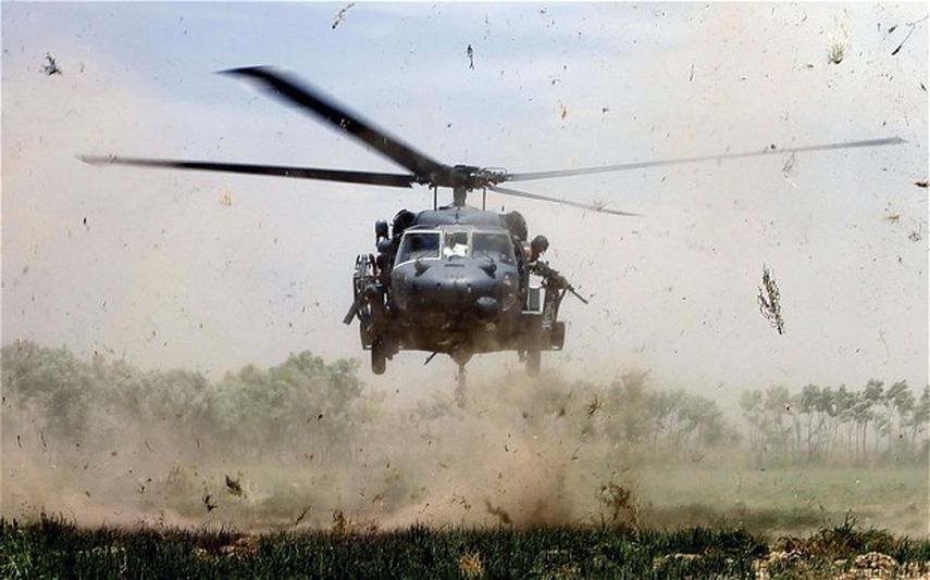 El helicóptero un Mi-17, que pertenece a una compañía privada extranjera, realizó el aterrizaje de emergencia debido a problemas técnicos. (ARCHIVO)