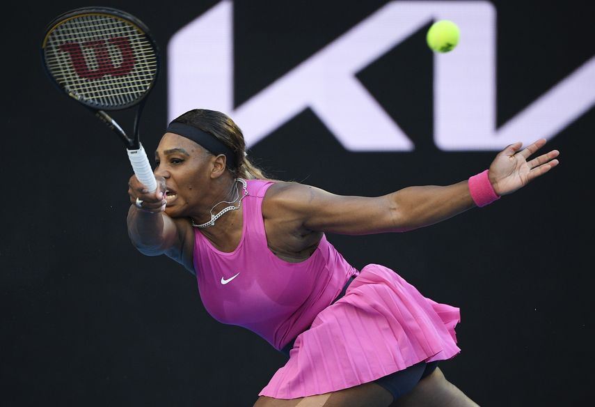 La tenista estadounidense Serena Williams durante su partido contra la búlgara Tsvetana Pironkova en un torneo de preparación para el Abierto de Australia, en Melbourne, Australia, el 3 de febrero de 2021.&nbsp;