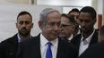 El primer ministro israelí Benjamin Netanyahu llega a una corte de distrito el domingo 25 de junio de 2023, en Jerusalén. Productor de Hollywood Arnon Milchan testifica en juicio del funcionario.