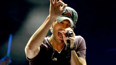 La canción Bailando ganó tres galardones. (AP)