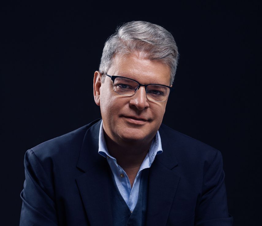 Aldo Civico, asesor de figuras internacionales.