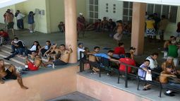 Cubanos varados en México mantienen la huelga de hambre