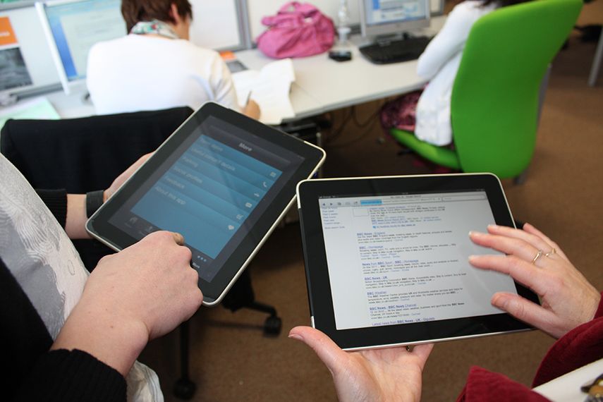 Desde las tablets, los alumnos podrán consultar el contenido de los libros de texto. (ARCHIVO)