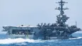 El portaviones Abraham Lincoln (CVN 72) navega por el mar Arábigo en apoyo del bloqueo de EEUU contra Irán.