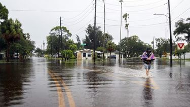 Calles inundadas tras el paso de la tormenta Debby, Florida.