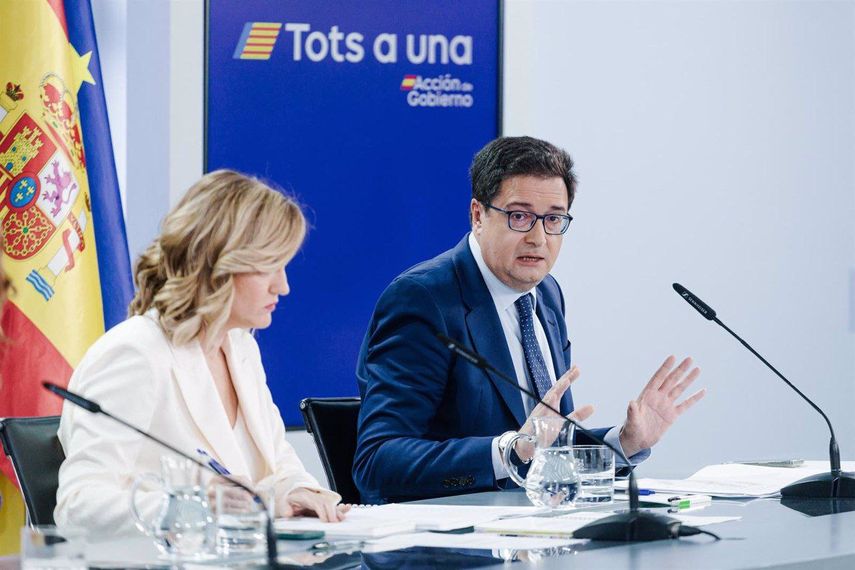 El ministro para la Transformación Digital y de la Función Pública, Óscar López, interviene durante una rueda de prensa posterior a la reunión del Consejo de Ministros, en el Palacio de La Moncloa, a 11 de marzo de 2025, en Madrid (España).&nbsp;