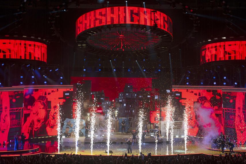 El rapero chileno Pablo Chill-e se presenta en el Festival Internacional de la Canción de Viña del Mar, en Chile.