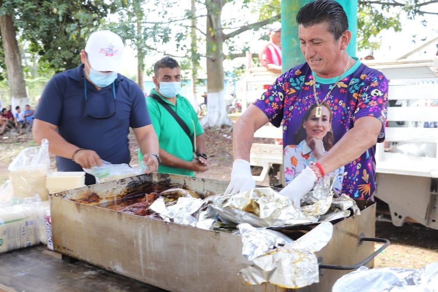 José Alfredo Contreras, presidente del municipio de Bacalar, labora en su taquería que lleva por nombre Chepe, como su apodo.&nbsp;