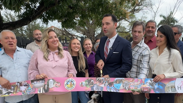 Bryan Calvo, alcalde de Hialeah, junto a los concejales Melinda de la Vega, Gelien Perez, Luis Gonzalez y Carl Zogby.