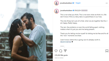 Aislinn Derbez junto a su novio