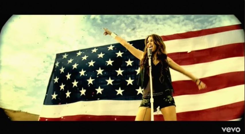 La cantante Miley Cyrus en el videoclip de Party in the U.S.A..