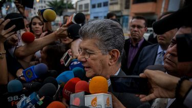 Ramos Allup también denunció ante la Fiscalía al Tribunal Supremo de Justicia por la sentencia que emitió esa institución el pasado día 20 en la que suspende siete sesiones del Parlamento.