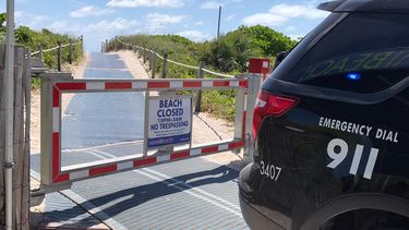 Playas cerradas desde la 5 calle hasta la 15 en Ocean Drive, Miami Beach. 