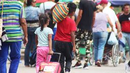 Migrantes llegan a Colombia.
