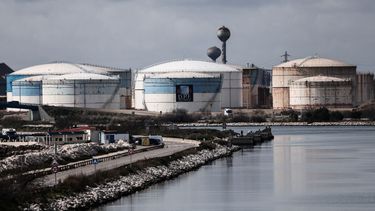 La AIE, el FMI y el Banco Mundial alertan que la seguridad alimentaria y el empleo sufrirán por el impacto de la guerra sobre el petróleo. (AFP)