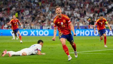 El español Dani Olmo celebra tras anotar el segundo gol en el duelo ante Francia en las semifinales de la Eurocopa el martes 9 de julio del 2024.