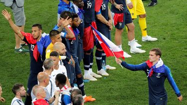 El principito anotó el segundo gol de los galos al convertir desde el punto penal.