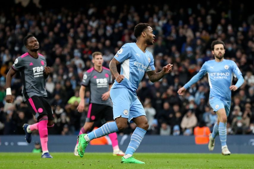 Raheem Sterling celebra el gol anotado por el Manchester City