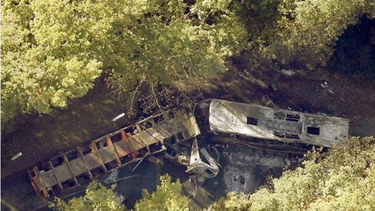 Los conductores murieron en el accidente, que, al parecer, se produjo cuando uno de ellos invadió el carril contrario, supuestamente tras quedarse dormido.