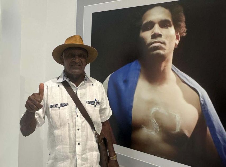 Ignacio Cuesta, expreso político cubano durante 29 años, frente a una imagen del activista Luis Manuel Otero Alcántara. Ignacio Cuesta, expreso político cubano durante 29 años, frente a una imagen del activista Luis Manuel Otero Alcántara.