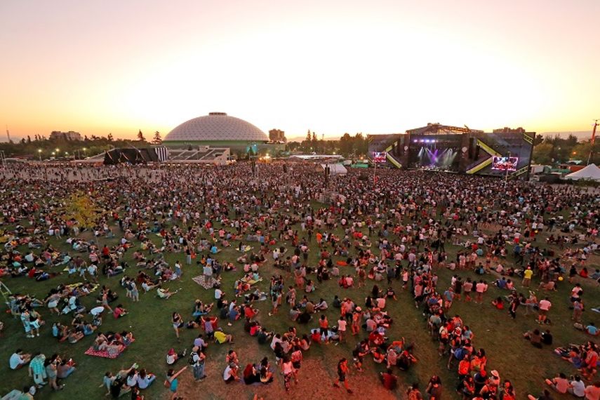 Ambiente del festival de música Lollapalooza en Chile en 2015. (CORTESÍA). 