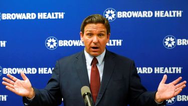 El gobernador de Florida Ron DeSantis en una conferencia de prensa en Fort Lauderdale, Florida. Archivo.