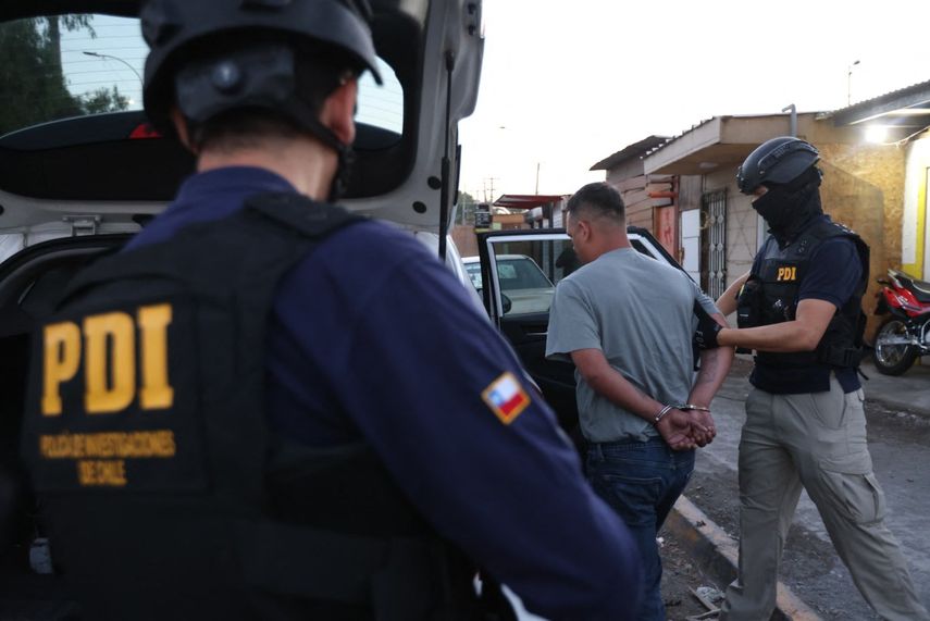 Operativo policial realizado para desmantelar una célula de la banda criminal venezolana Tren de Aragua y que además identificó a otro grupo de presuntas personas que también participaron en el crimen del ex militar disidente venezolano Ronald Ojeda en Santiago el 22 de enero de 2025.