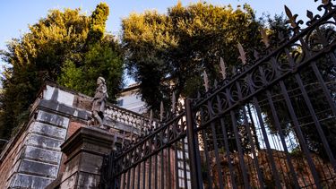 Entrada principal del Casino de la Aurora, más conocido como Villa Ludovisi, un palacio romano donde se encuentra el único mural de Caravaggio, que irá a subasta este martes 18 de enero.