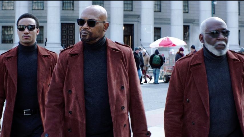 Las claras diferencias generacionales entre el personaje de Jackson, un rudo e informal detective y el de Usher, un joven y moderno investigador del FBI llevan a constantes enfrentamientos cómicos entre los dos.