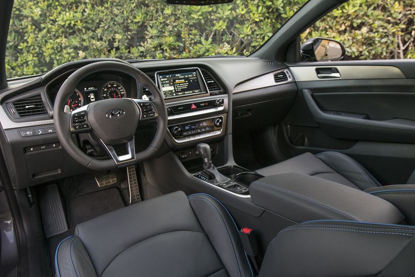 El interior de este modelo compite con un altagama por su acabado refinado y los materiales sofisticados utilizados.