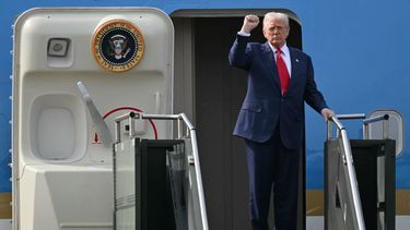El presidente Donald J. Trump a bordo del avión presidencial Air Force One.