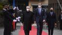 (De L) El copríncipe de Andorra y obispo de Urgell Joan-Enric Vives Sicilia I, el rey Felipe VI de España y el jefe de Gobierno de Andorra Xavier Espot revisan una guardia de honor durante la llegada de jefes de Estado para la XXVII Iberoamericana Cumbre en Andorra la Vella en Andorra el 20 de abril de 2021. (De L) El copríncipe de Andorra y obispo de Urgell Joan-Enric Vives Sicilia I, el rey Felipe VI de España y el jefe de Gobierno de Andorra Xavier Espot revisan una guardia de honor durante la llegada de jefes de Estado para la XXVII Iberoamericana Cumbre en Andorra la Vella en Andorra el 20 de abril de 2021.