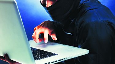 Las estrategias de los delincuentes son muy diversas en el intento de robar datos personales, números de tarjetas de crédito, espiar en computadoras personales o enviar virus. (Archivo)