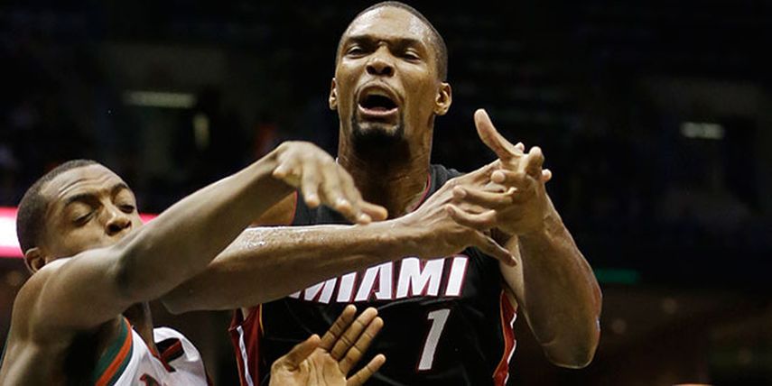 Chris Bosh anotó 21 puntos en la derrota ante Milwaukee (AP)