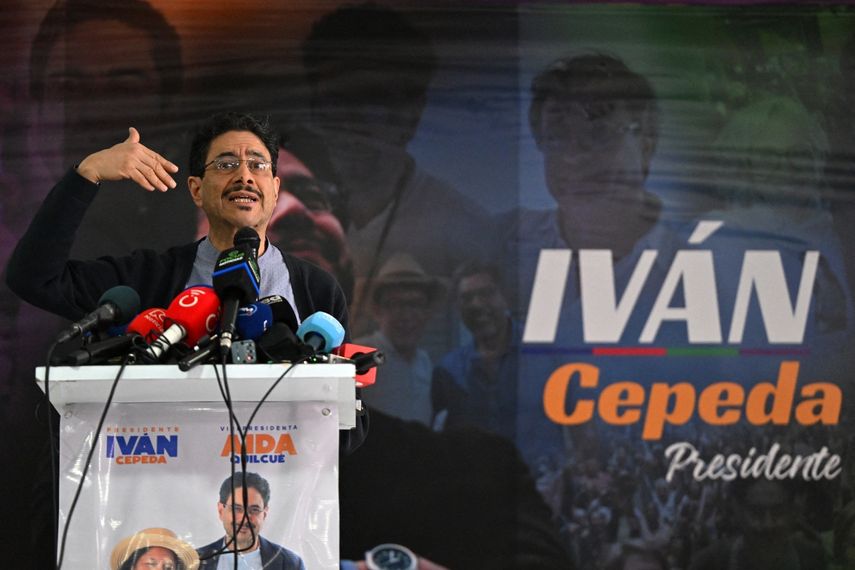 El candidato presidencial colombiano del partido Pacto Histórico, Iván Cepeda, durante una conferencia de prensa en Bogotá, el 1 de junio de 2026, un día después de las elecciones presidenciales.