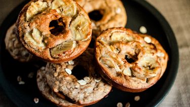 El sabor dulce de esta receta se logra con las bananas y los arándanos.