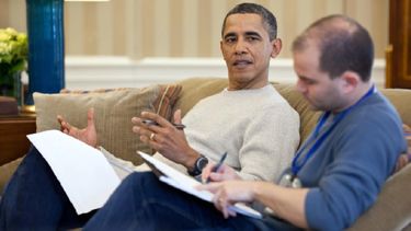 Barack Obama y Ben Rhodes durante una sesión de trabajo en el Despacho Oval.