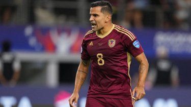 El centrocampista venezolano Tomás Rincón celebra luego de anotar un tiro penal en un partido de la Copa América, el 5 de julio de 2024.