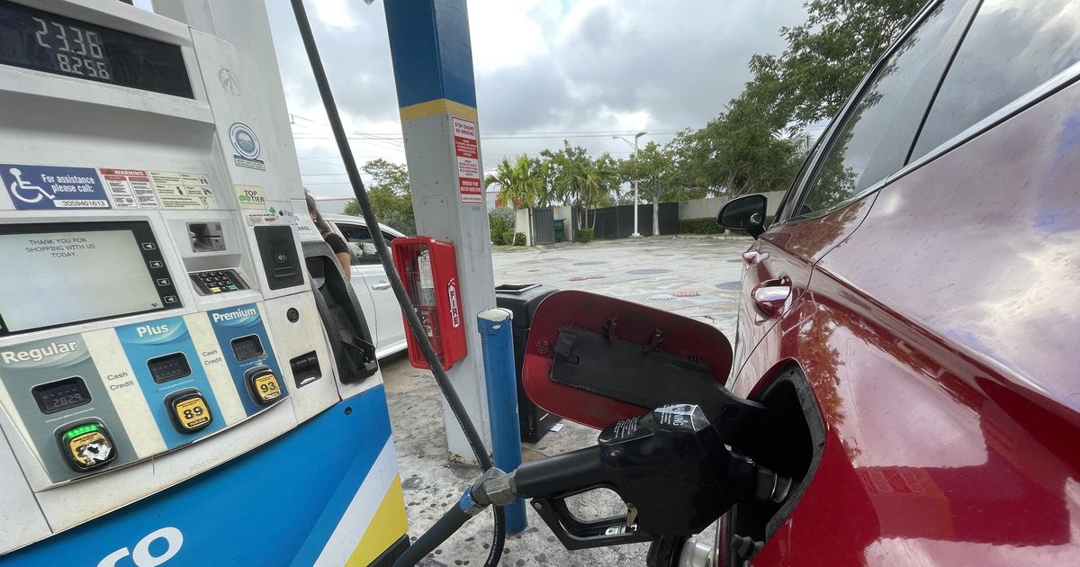 Florida registra una ligera baja en el precio del combustible