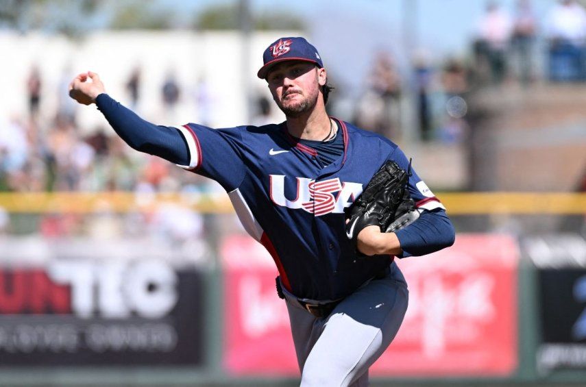 El derecho Paul Skenes, de la selección de Estados Unidos para el Clásico Mundial 2026, lanza durante un juego contra los Gigantes de San Francisco, el 3 de marzo de 2026.