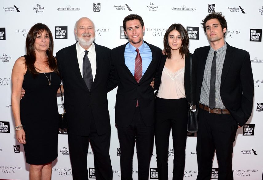 Rob Reiner junto a su familia en la 41.ª Gala Anual de los Premios Chaplin en el Avery Fisher Hall del Lincoln Center for the Performing Arts el 28 de abril de 2014 en la ciudad de Nueva York. &nbsp;