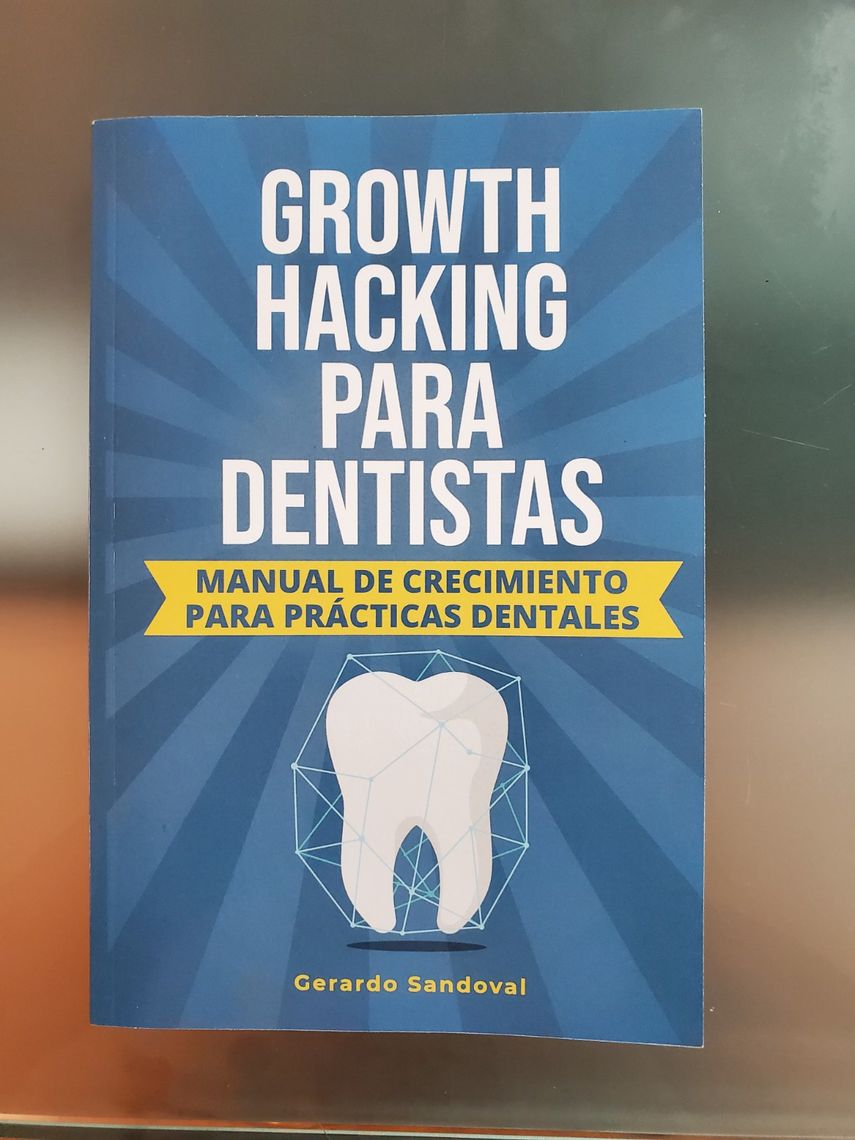 Esto no es un compendio, no es una historia. Es un manual detallado de c&oacute;mo hacer crecer tu pr&aacute;ctica dental , explica Gerardo Sandoval.