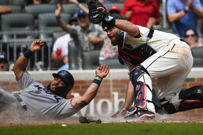 Los Marlins pudieron revertir la pizarra en el noveno, pero el colombiano Jorge Alfaro fue puesto out en el home. Jugada confirmada con la asistencia del video.