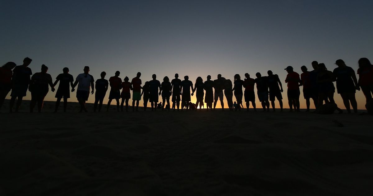 La esperanza de vida mundial volvió a los niveles prepandémicos, menos en la juventud