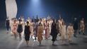 Modelos presentan creaciones para el desfile de moda Primavera-Verano 2023 de Issey Miyake durante la Semana de la Moda de París el 30 de septiembre de 2022.