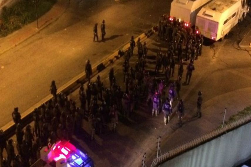 Efectivos de los cuerpos de seguridad en Petare (TWITTER/@RCamachoVzla)