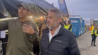 José Pepe Díaz, presidente de la Comisión de Miami-Dade, visita la frontera de Ucrania con Polonia.